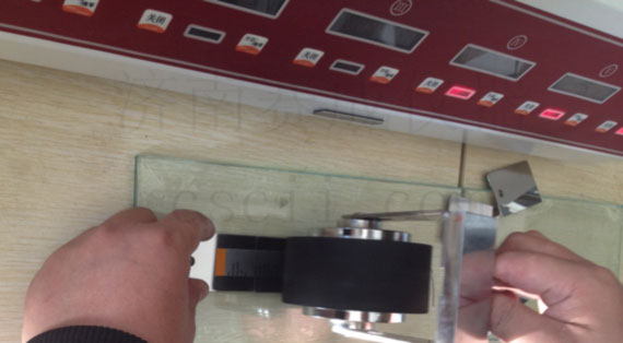 運用濟南賽成CZY-6S持粘性檢測儀，測試不干膠標簽持粘性試驗